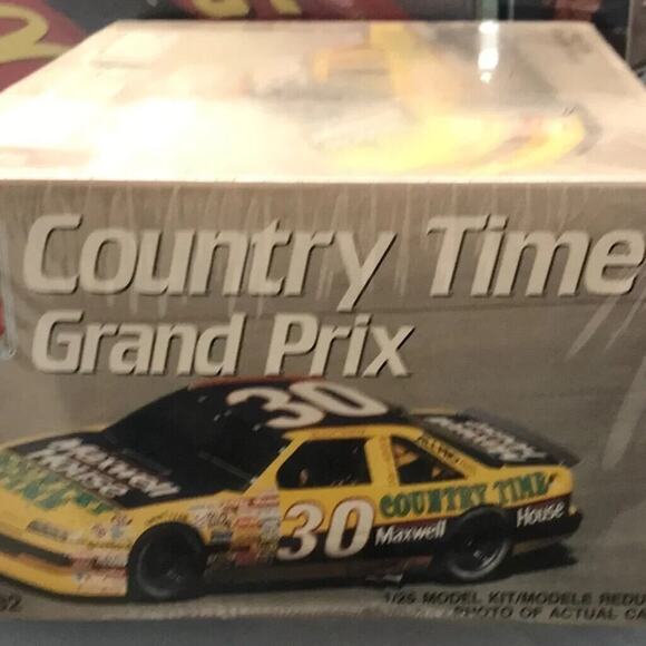 VINTAGE 1990 AMT 1:25 SCALE " MICHAEL WALTRIP " 30 COUNTRY TIME GRAND PRIX 6732 - Picture 3 of 5